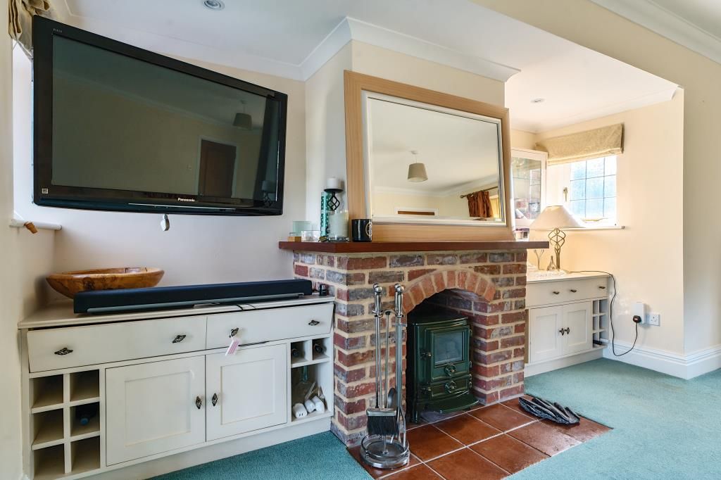 Property photo 3 of 21 Living Room