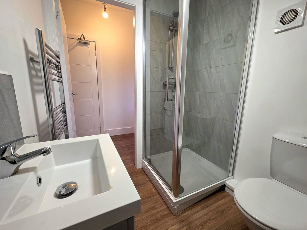 Property photo 3 of 8 Bathroom