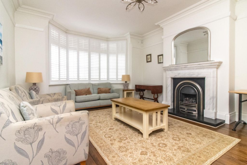 Property photo 2 of 22 Living Room