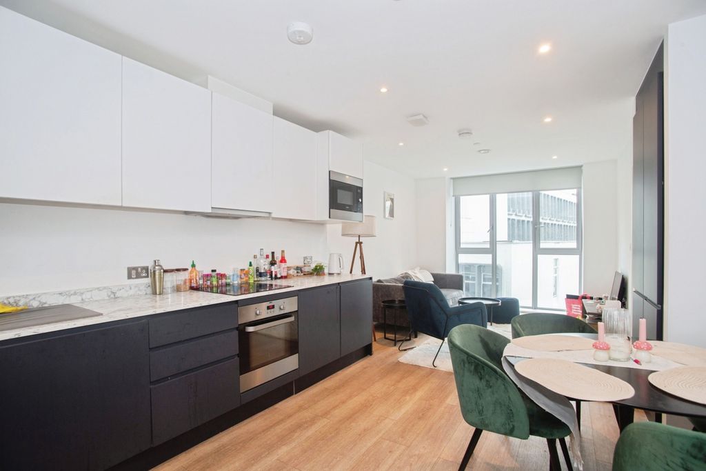 Property photo 2 of 15 Pbox-Img.Jpg