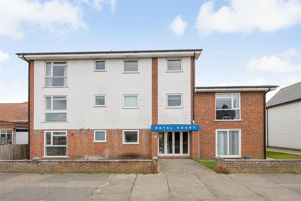 Property photo 1 of 15 Pier Avenue, Tankerton, Whitstable