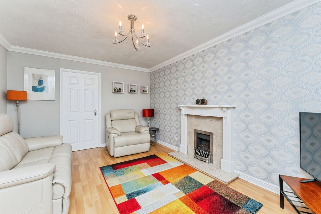 Property photo 3 of 25 Lounge