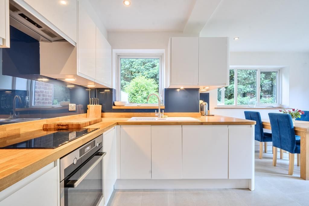 Property photo 3 of 18 Kitchen
