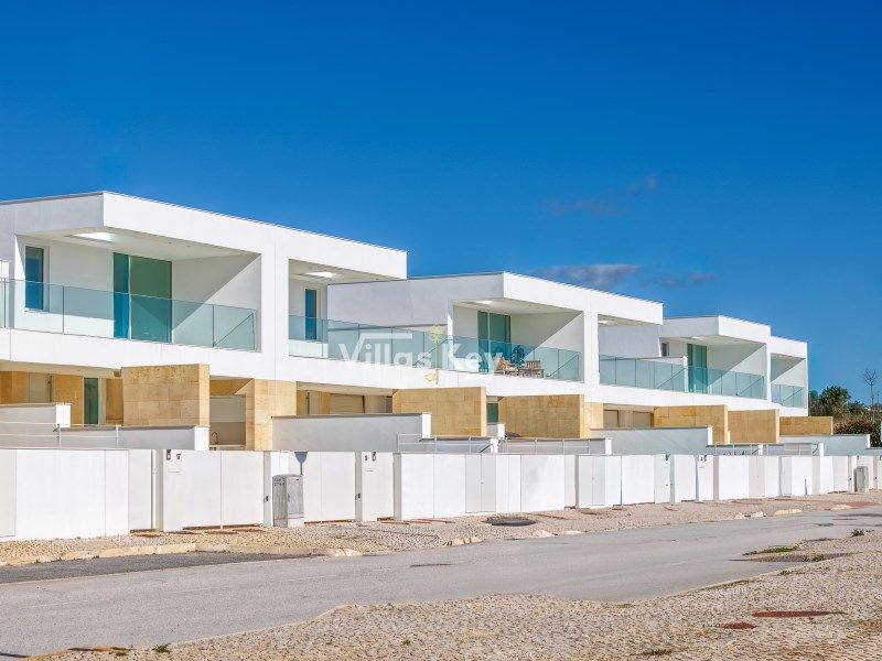 Property photo 2 of 33