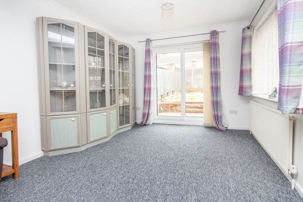 Property photo 3 of 15 Dining Area