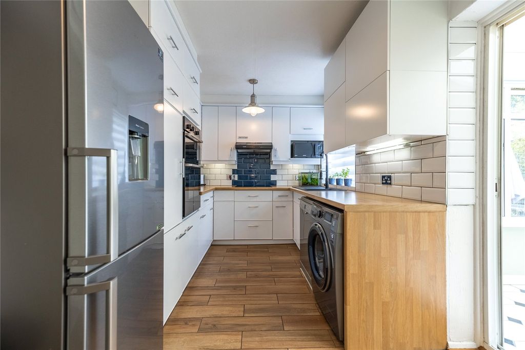 Property photo 2 of 21 Picture No. 17