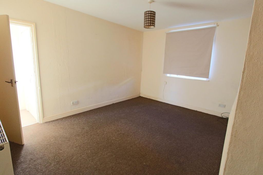 Property photo 2 of 5 Living Room