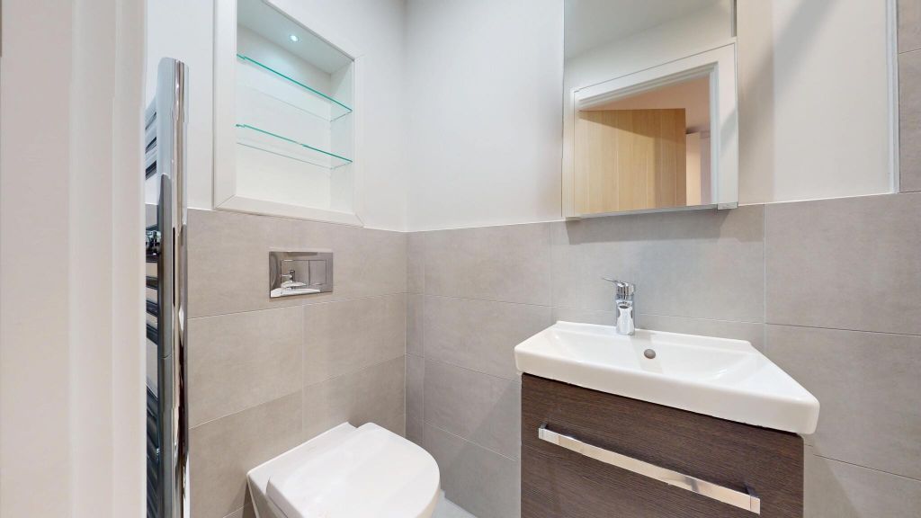 Property photo 3 of 16 Bathroom