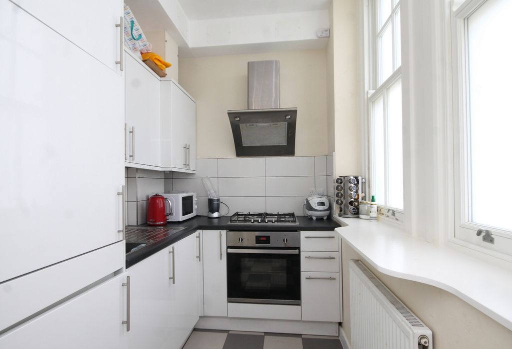Property photo 1 of 6 Kitchen