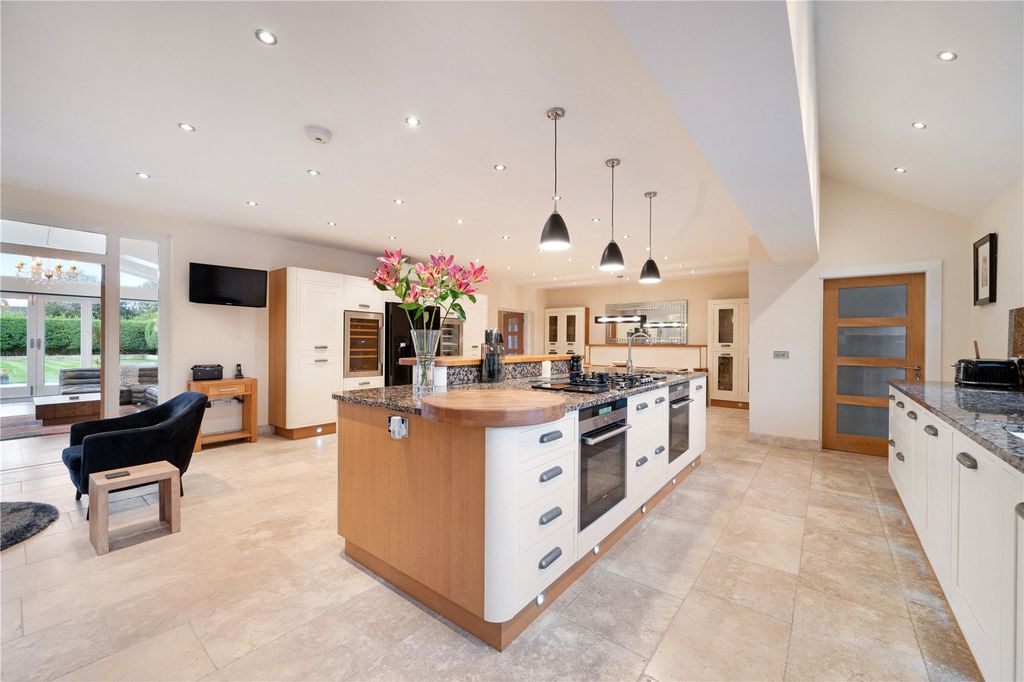 Property photo 2 of 22 Dining Kitchen