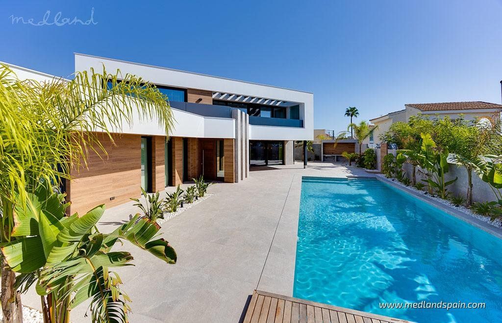Property photo 1 of 15 Luxury Villa With 4 Bedrooms, Basement, Pool And Panoramic Views In Ciudad Quesada