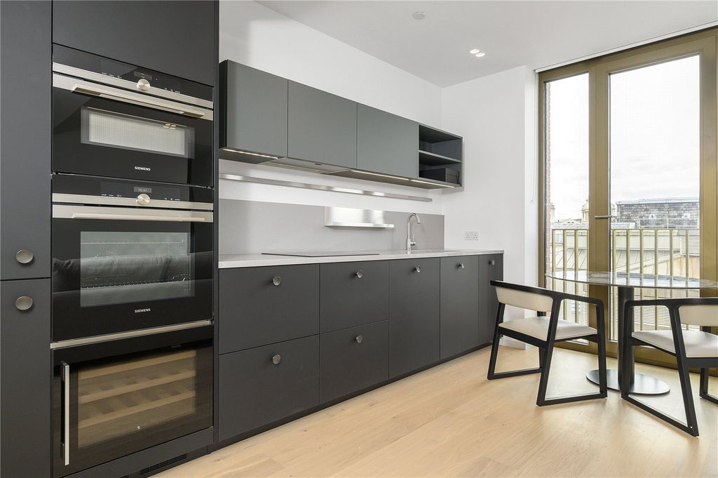 Property photo 2 of 9 Kitchen