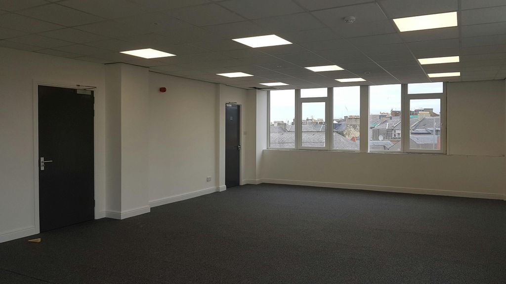 Property photo 3 of 19 Image 4