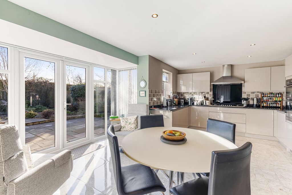 Property photo 2 of 16 A12 - 19 Veysey Close Exeter - 251219