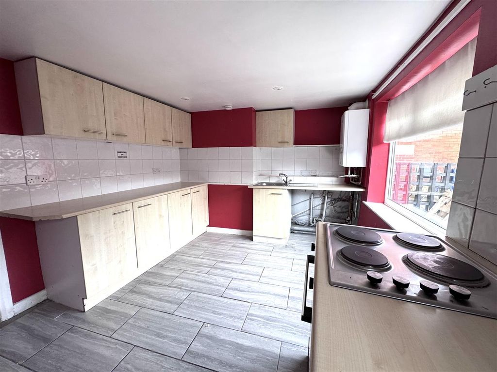 Property photo 2 of 17 Kitchen