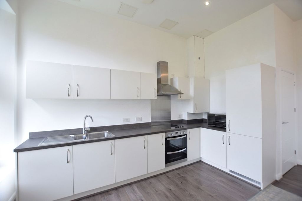 Property photo 3 of 10 Kitchen