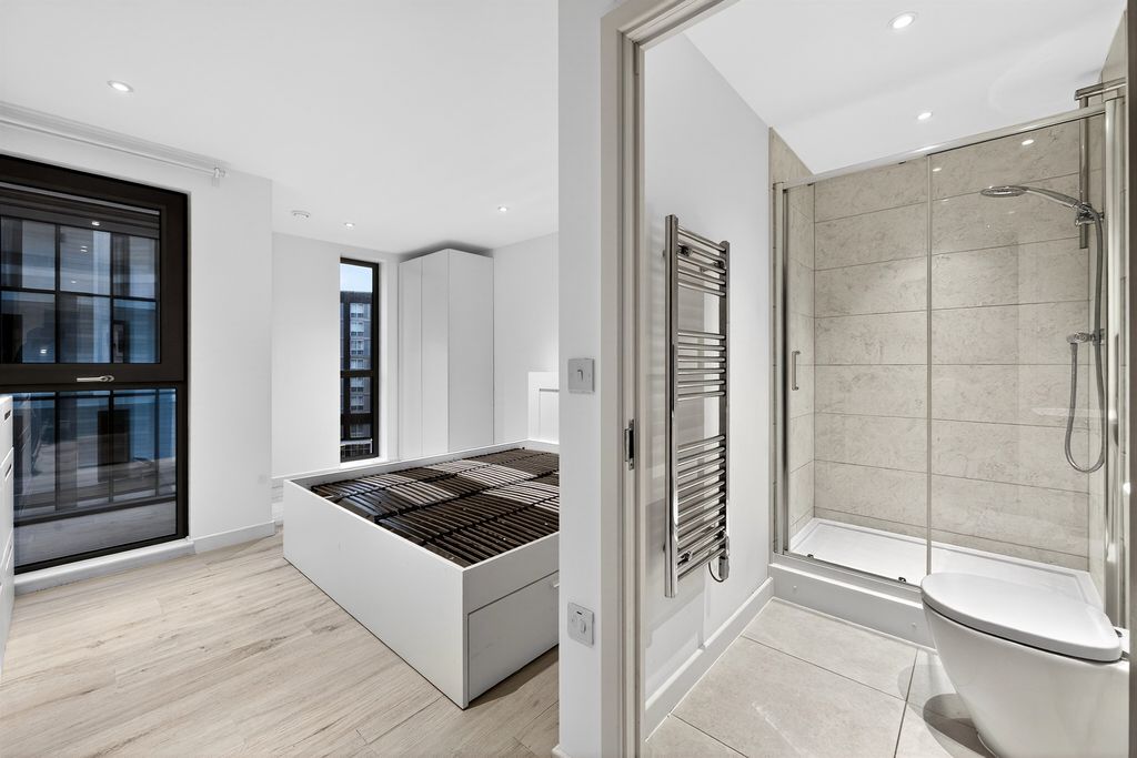 Property photo 3 of 21