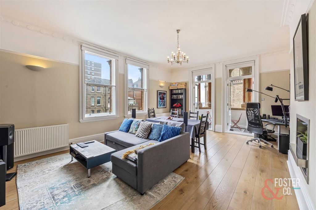 Property photo 2 of 17 Third Avenue, 4 Flat 3-001.Jpg