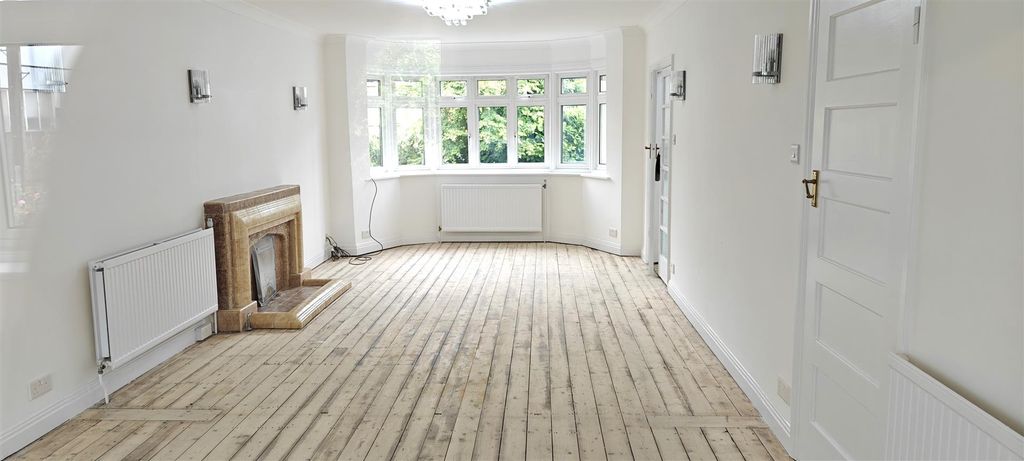 Property photo 2 of 23