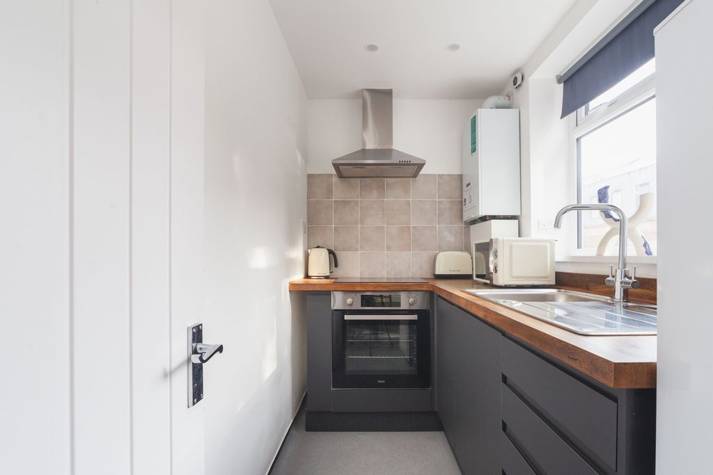 Property photo 2 of 18 Kitchen