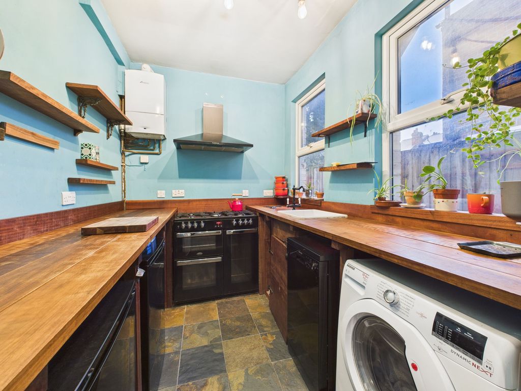 Property photo 2 of 14 Kitchen