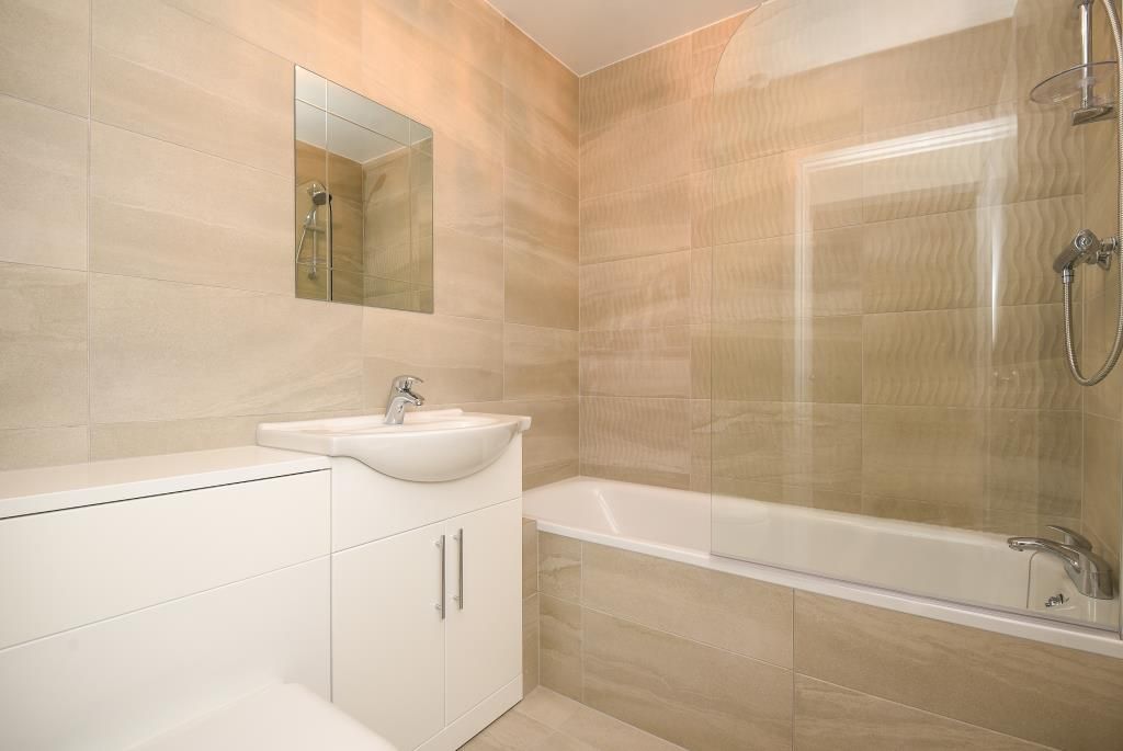 Property photo 2 of 8 Bathroom