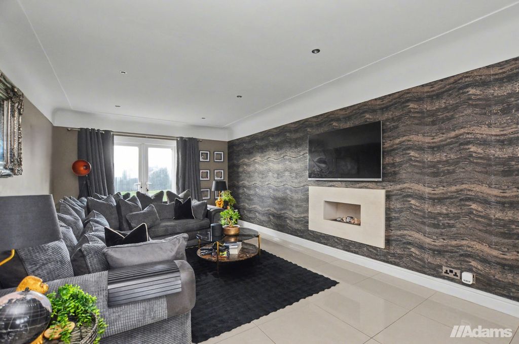 Property photo 2 of 31