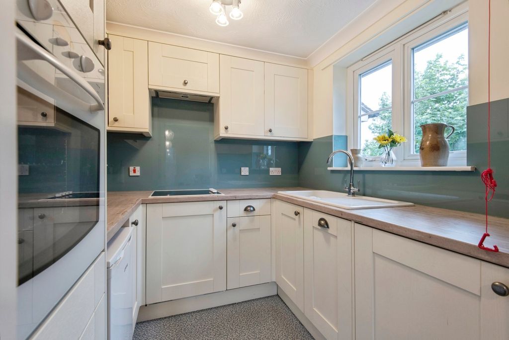 Property photo 2 of 14 Kitchen