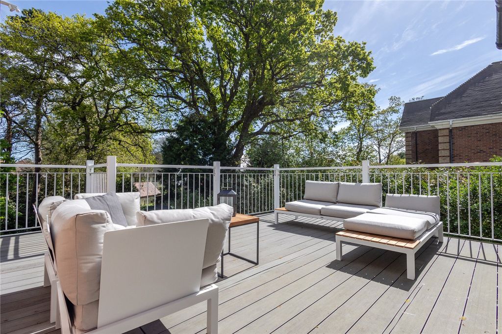 Property photo 2 of 22 Picture No. 23