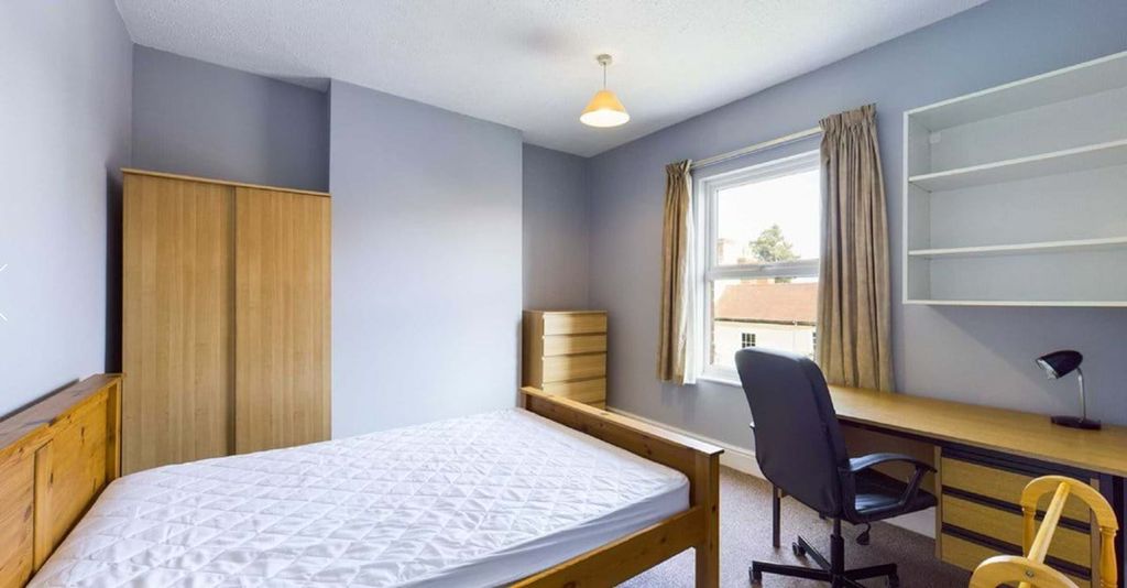 Property photo 2 of 5 Bedroom