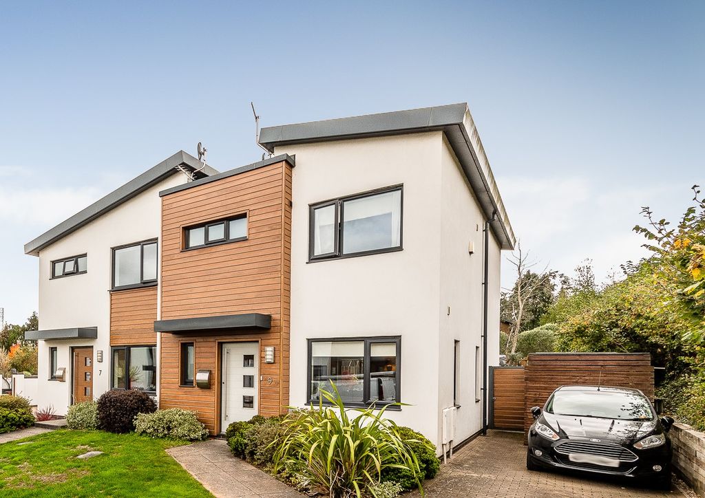 Property photo 1 of 21 9 Holland Park - Web-3