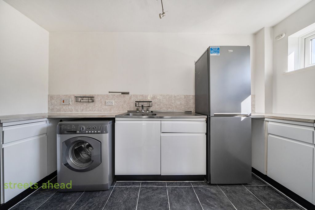Property photo 3 of 12 A4B6d7Bc-5E88-44d...