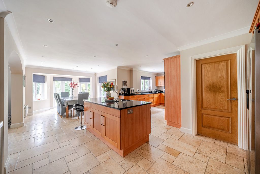 Property photo 2 of 56 1437017-13-69cd27...