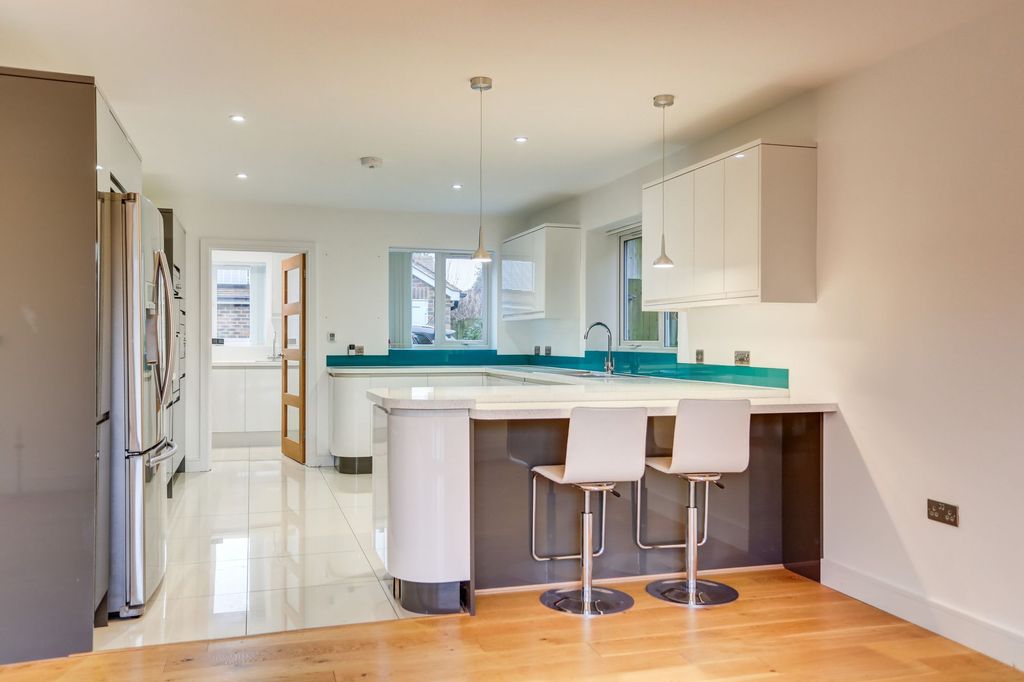 Property photo 3 of 28