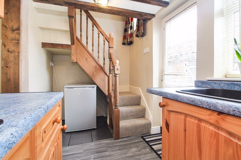 Property photo 3 of 7 Kitchen