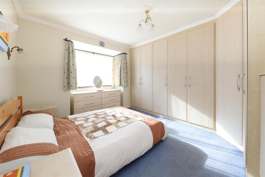 Property photo 2 of 12 Bedroom