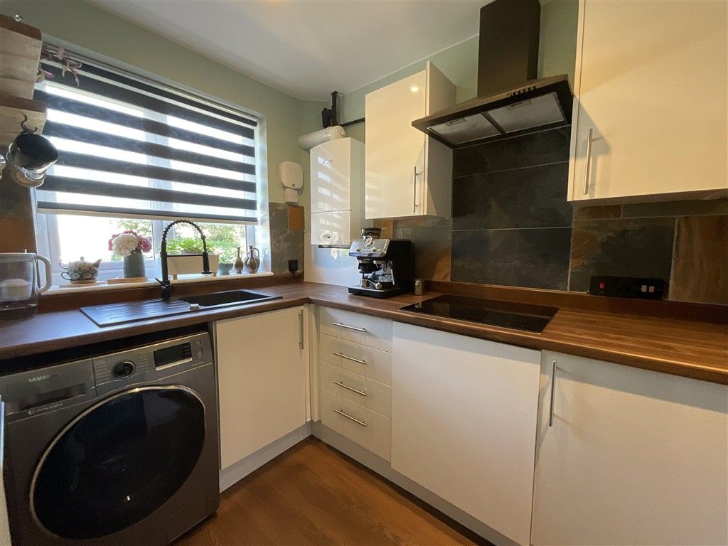Property photo 3 of 5 Kitchen