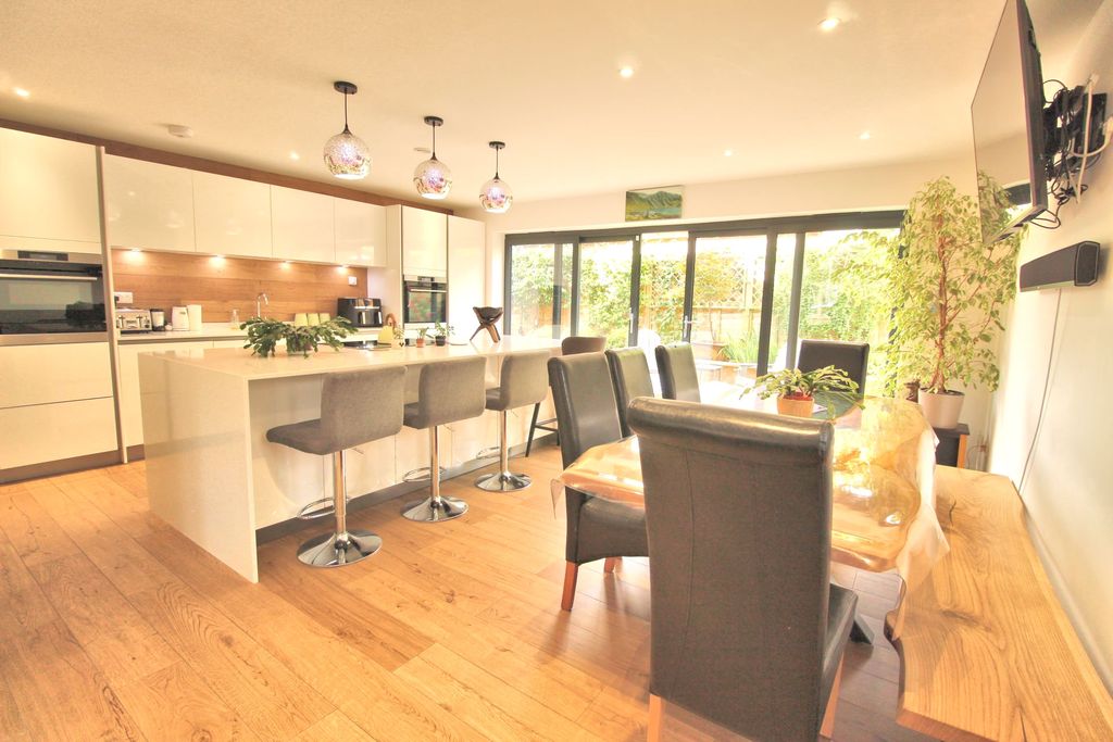 Property photo 3 of 16 Kitchen