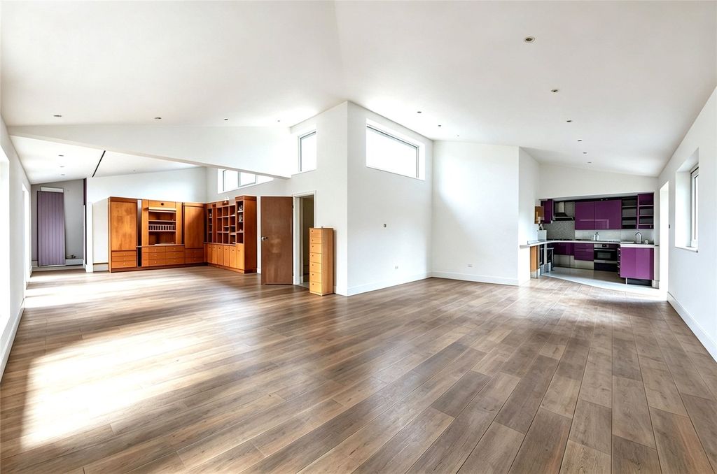 Property photo 3 of 14 Picture No. 30