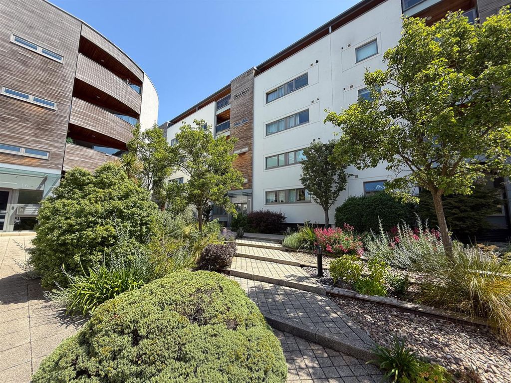 Property photo 1 of 8 Exterior