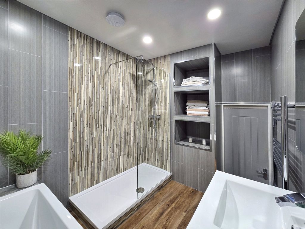 Property photo 2 of 15 4-Piece Bathroom