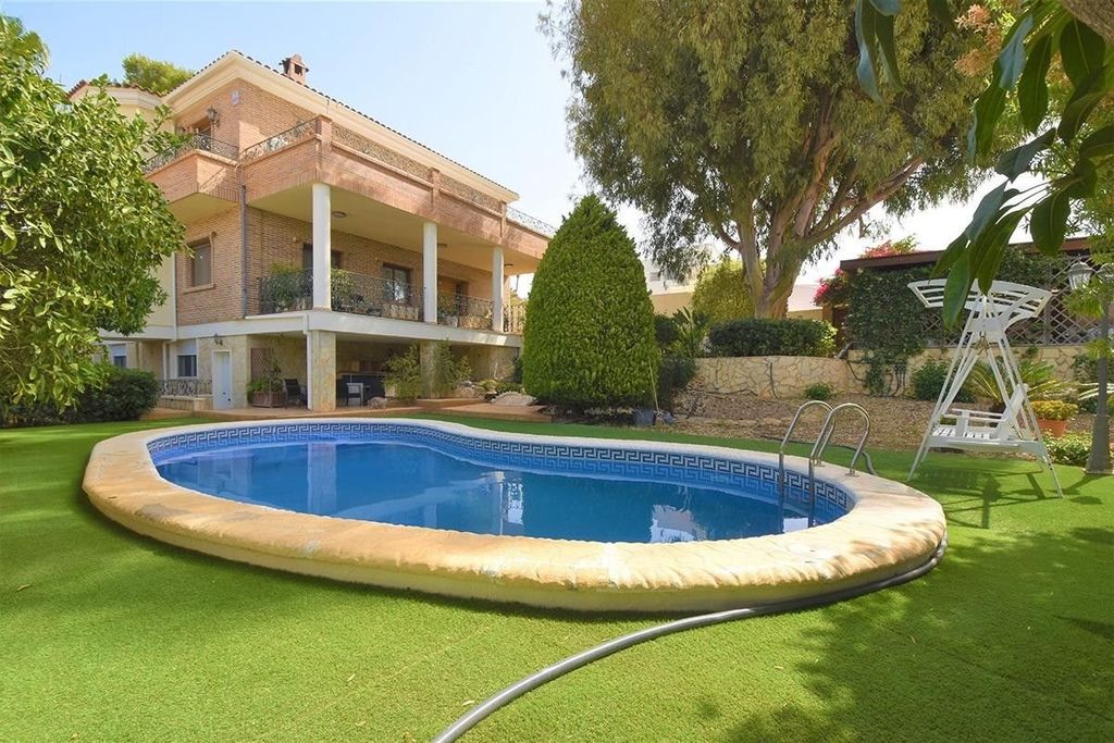 Property photo 1 of 43