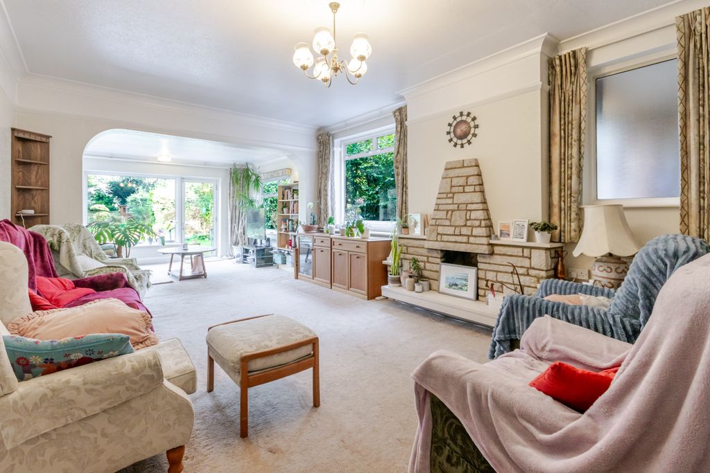 Property photo 2 of 29 Living 1