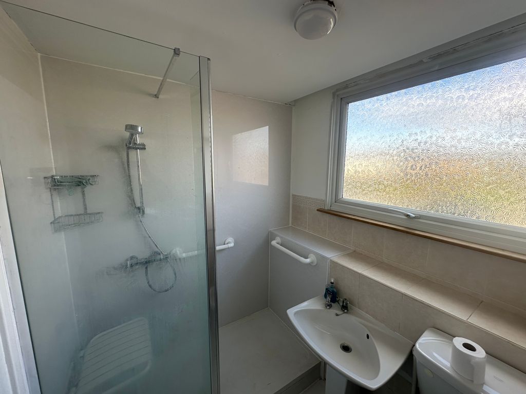 Property photo 3 of 4 Bathroom