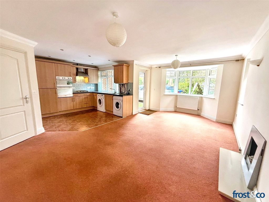 Property photo 2 of 14 Lounge