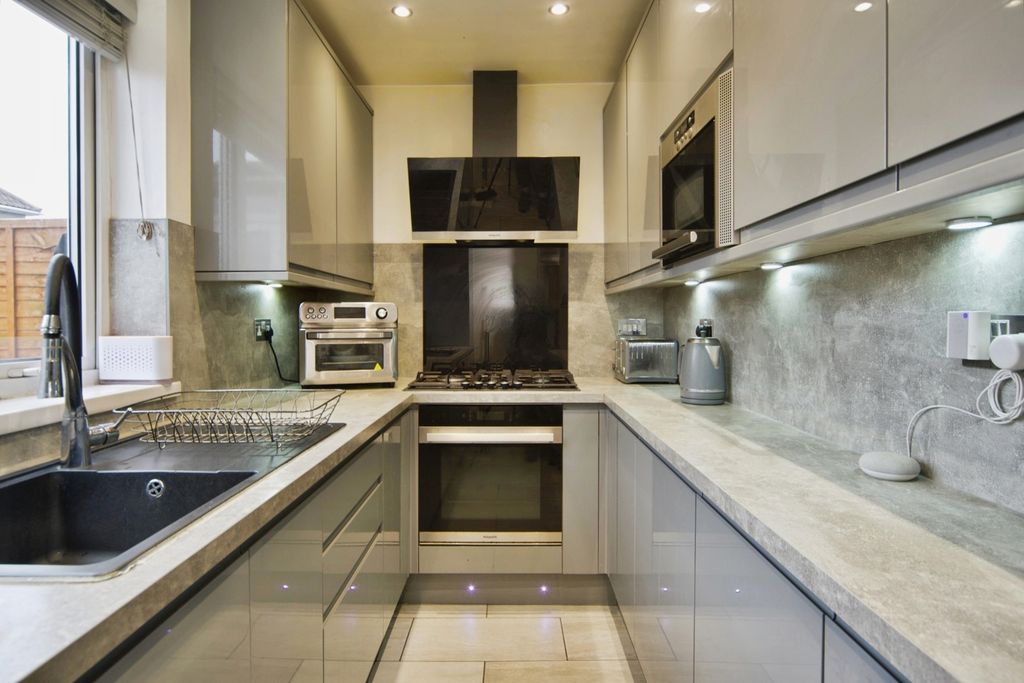 Property photo 2 of 16 Pbox-Img.Jpg