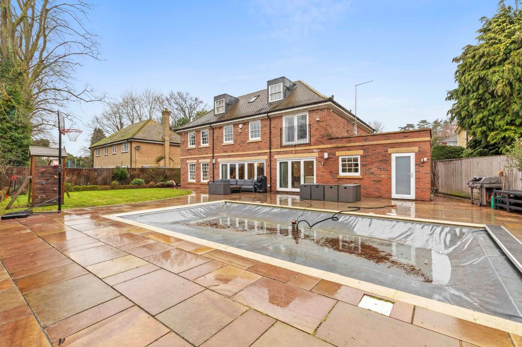 Property photo 2 of 32 12 Chilterns Park, Sl8 5Lb (Low Res)-23