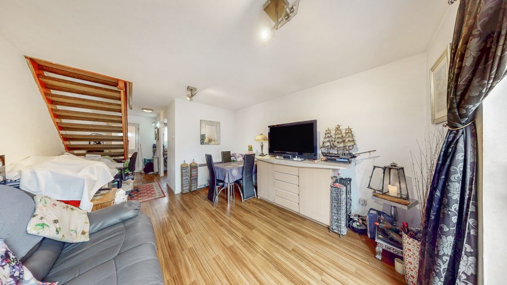 Property photo 3 of 13 4966293