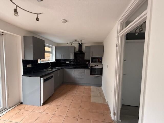 Property photo 2 of 4 Kitchen