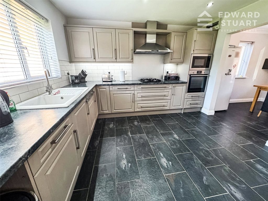 Property photo 2 of 22 Picture No. 11